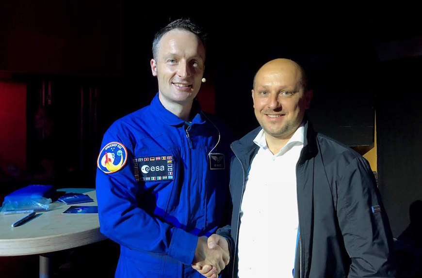 Руководитель Гессенского представительства ИППО в  Дармштадте Денис Судобин  и немецкий астронавт Маттиас Маурер