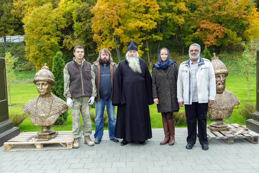 Памятное фото перед установкой с членами Нижегородского отделения ИППО