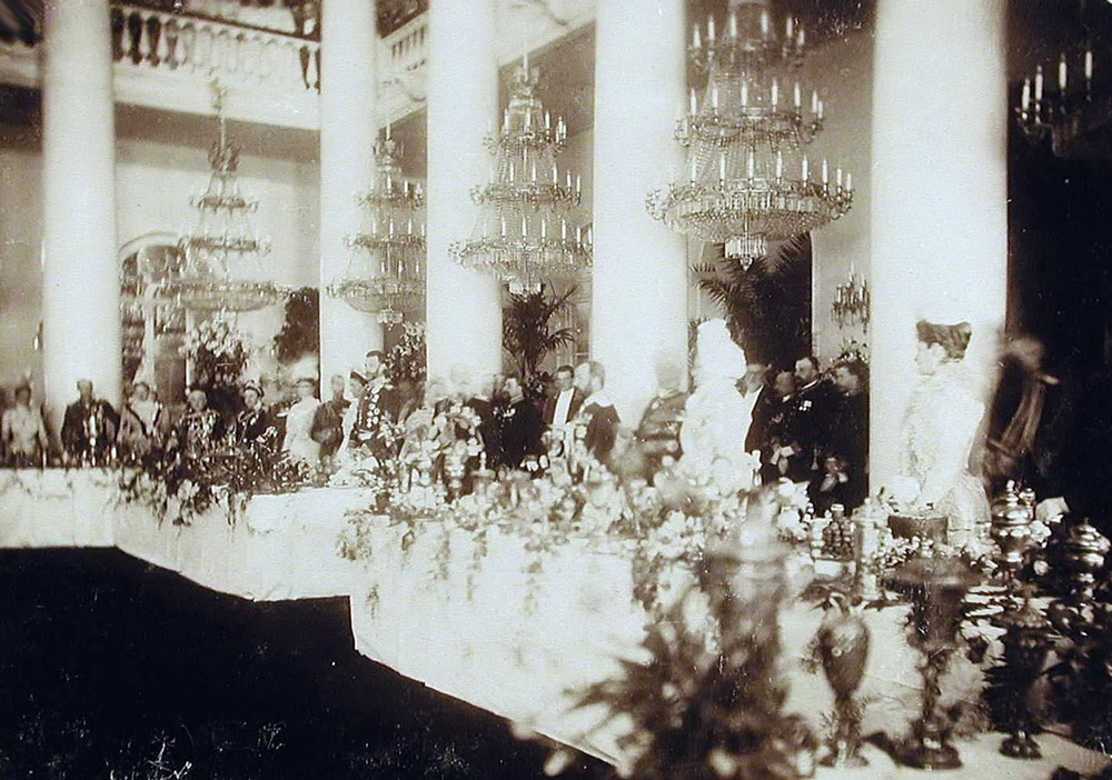 Прием в благородном собрании, 1900 г