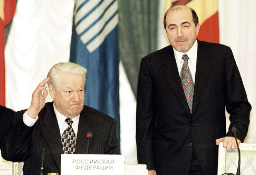 Борис Березовский (на фото справа) делал все, чтобы через доверенных лиц убедить Бориса Ельцина в необходимости отставки Евгения Примакова