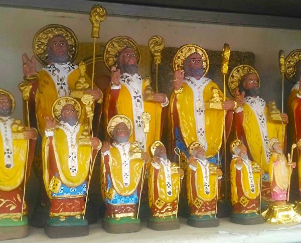 Сувенирные статуэтки Николая Чудотворца в городе Бари. Фото: РИА Новости, Антон Скрипунов