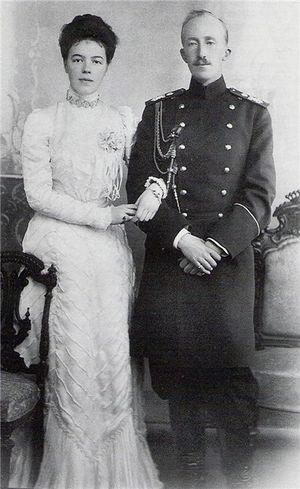 Принц Петр Александрович Ольденбургский с супругой великой княгиней Ольгой Александровной 