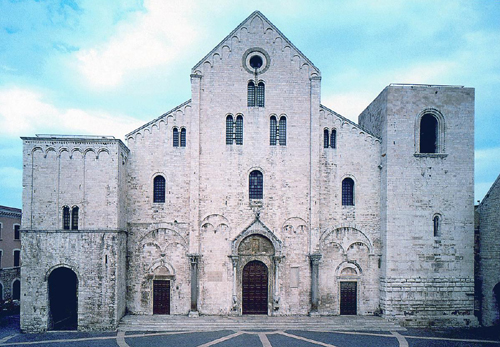 Базилика Сан Никола, в которой покоятся мощи Св. Николая (г. Бари, Италия)