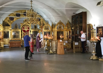 Годеново: молитва перед Крестом, явленным в 1423 г. Автор: игумен Серафим (Кравченко), руководитель Паломнической секции ИППО