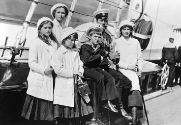 Николай II c детьми на борту яхты «Штандарт», 1911 г. © ТАСС
