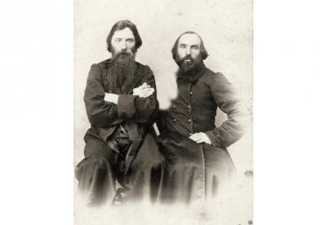 А. П. Крюков (слева) с родным братом