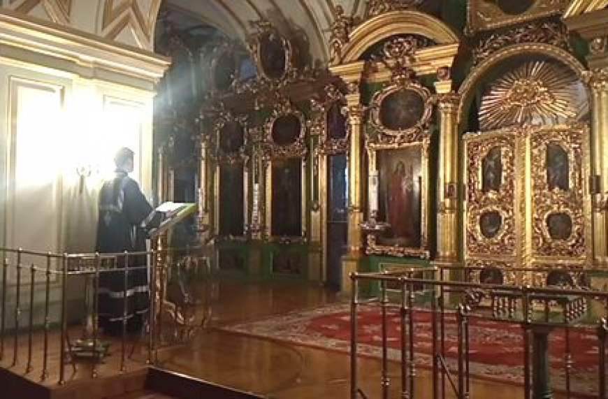 Скриншот трансляции литургии в Николо-Богоявленском морском соборе; nevnov.ru