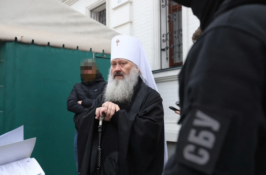 Суд отправил митрополита Павла под домашний арест на два месяца в электронном браслете. Фото: REUTERS