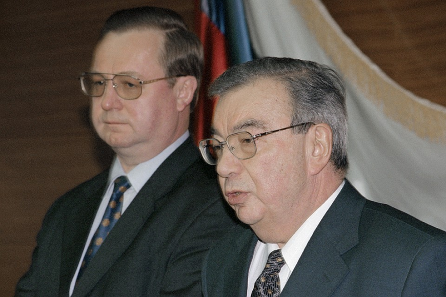 Евгений Примаков (справа) и Сергей Степашин. 1998 год. Фото: фотохроника ТАСС