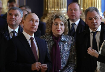 Фото: РИА Новости, Михаил Климентьев. Президент РФ Владимир Путин во время осмотра церкви Воскресения Христова в Екатерининском дворце на территории музея-заповедника «Царское Село». 10 апреля 2019 Фото: РИА Новости, Михаил Климентьев. Президент РФ Владимир Путин во время осмотра церкви Воскресения Христова в Екатерининском дворце на территории музея-заповедника «Царское Село». 10 апреля 2019