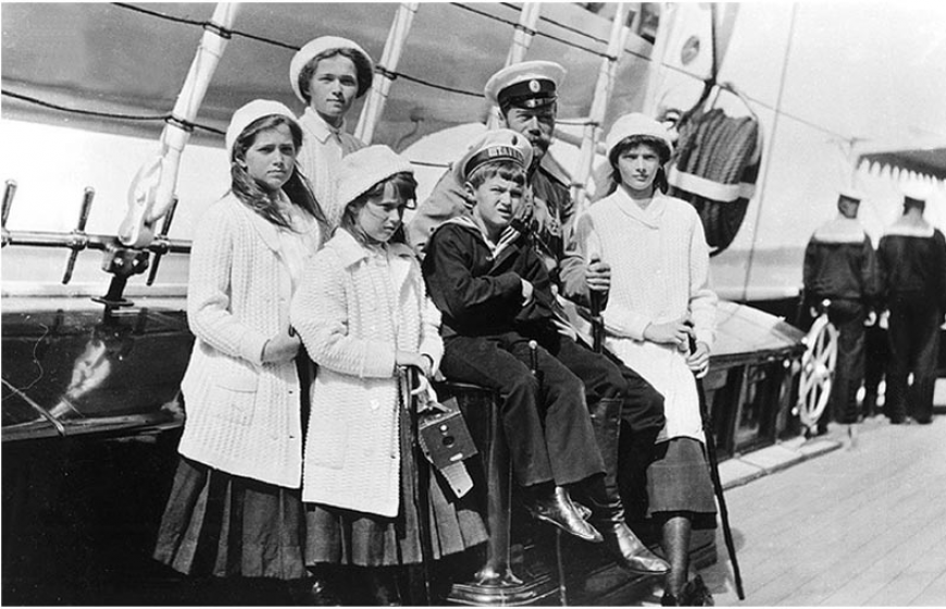 Николай II c детьми на борту яхты «Штандарт», 1911 г. © ТАСС Николай II c детьми на борту яхты «Штандарт», 1911 г. © ТАСС