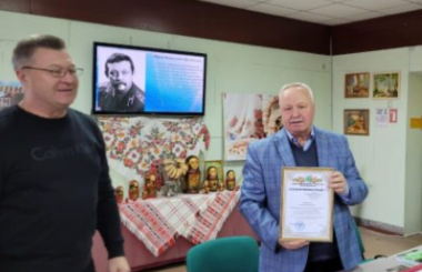 Секретарь ИППО Александр Долинин (справа) с директором Вахтанского поселкового музея, ветераном - афганцем Валерием Садаковым (слева)