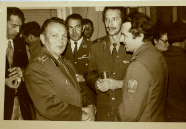 Дамаск, 1975 г. Военный атташе в гостях у миротворцев. Рядом – А. И. Исаенко и В. П. Маренко