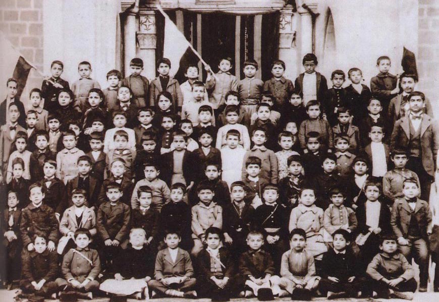 Учащиеся одной из палестинских школ ИППО. Начало XX в.
