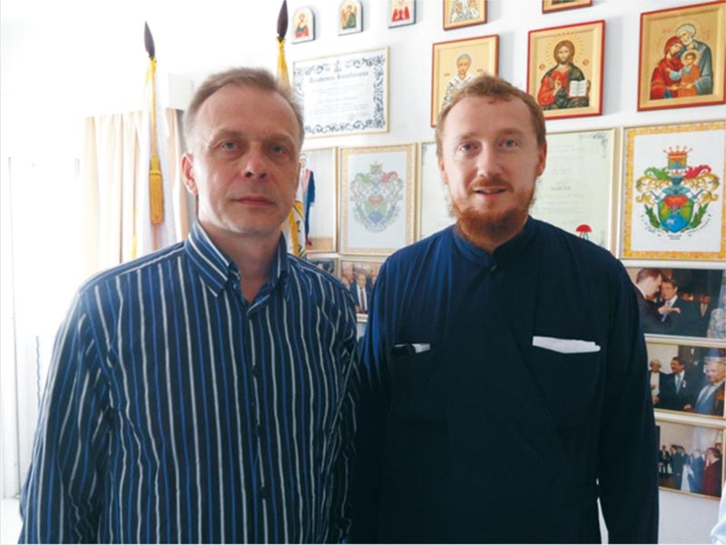 Председатель Кипрского отделения ИППО Леонид Буланов и священник РПЦ Сергий Козлов