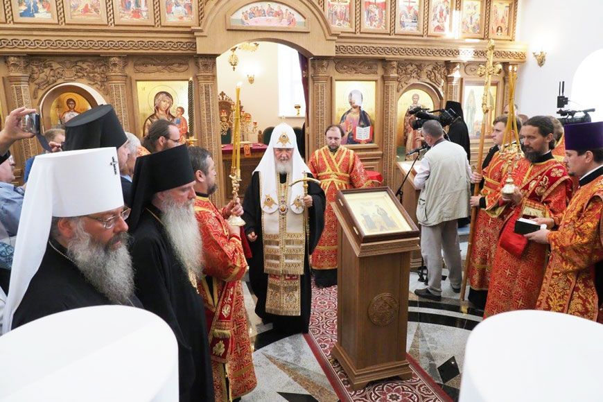Патриарх Московский и всея Руси Кирилл в Свято-Елисаветинском храме 2017 год