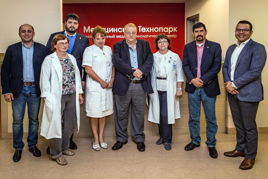 НИИ травматологии и ортопедии (НИИТО). Встреча с руководством НИИТО. Слева направо: Зорин П.С. (третий слева), Шалыгина Лада Станиславовна (заместитель директора по организационно-методической работе), Пол Оквист, Хуан Эрнесто Васкес Арайя (второй справа)