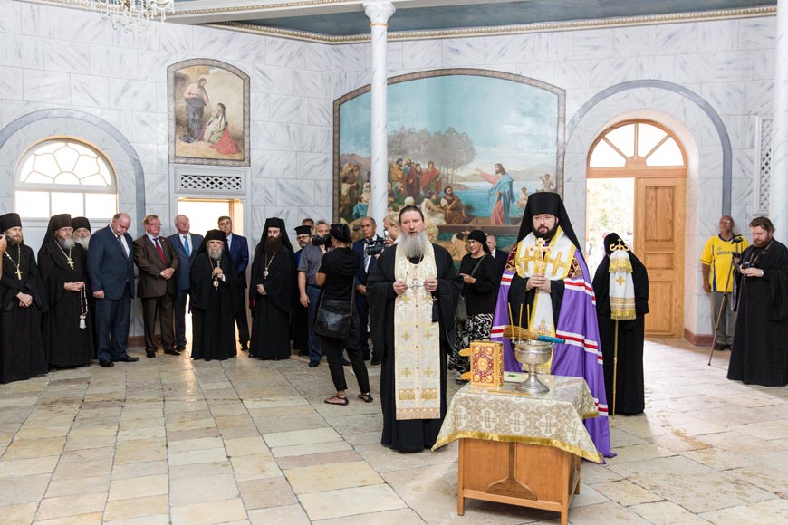 Церемония освящения Сергиевского подворья