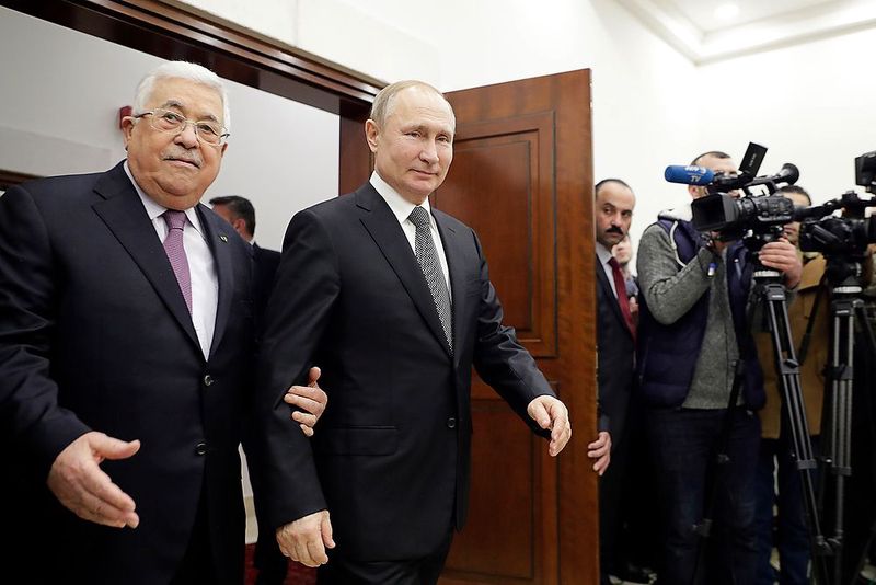 Президент Палестины Махмуд Аббас и президент РФ Владимир Путин во время встречи в Президентском дворце.Фото: Михаил Метцель/ТАСС