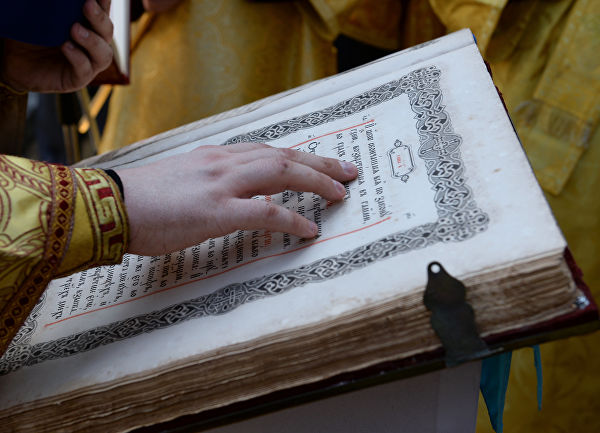 © РИА Новости / Сергей Пятаков. Чтение Евангелия во время Божественной литургии