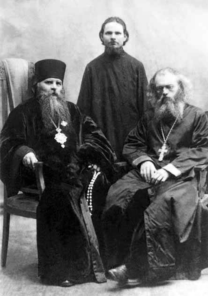 Войно-Ясенецкий (справа) и епископ Иннокентий. Фото: Википедия