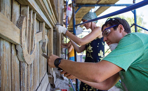 Добровольцы на фестивале восстановления исторической среды «Том Сойер Фест» в Самаре. Фото: Аля Шарипова,  «Теплица социальных технологий»